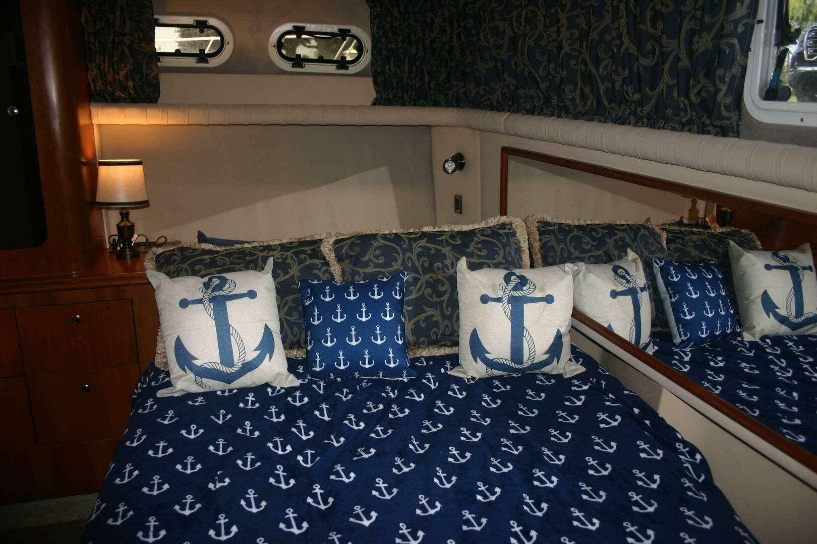 2001 Cruisers Yachts 3750 Motor Yacht - Image 31