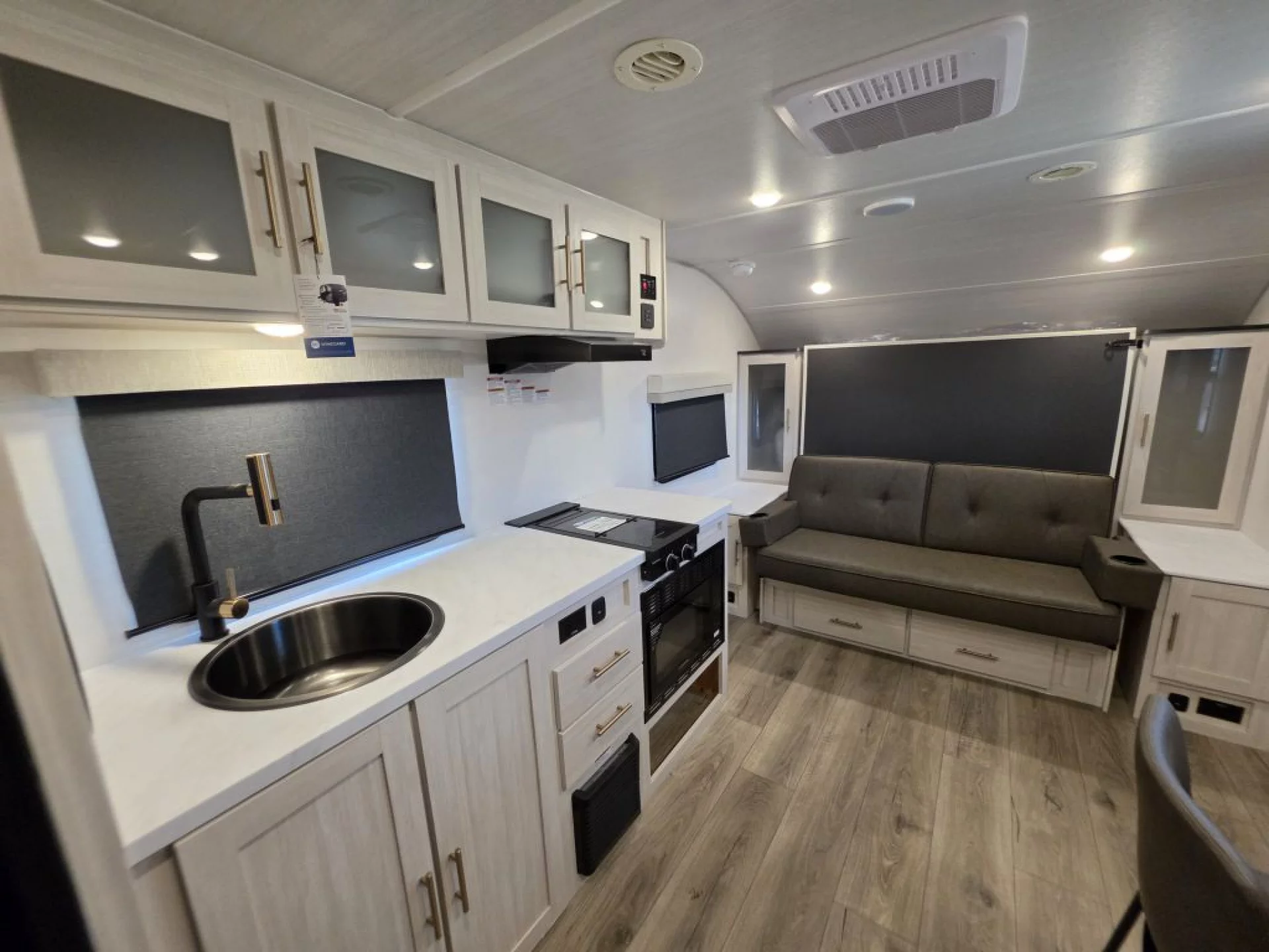 2027 FOREST RIVER R-POD RP197 - Image 9