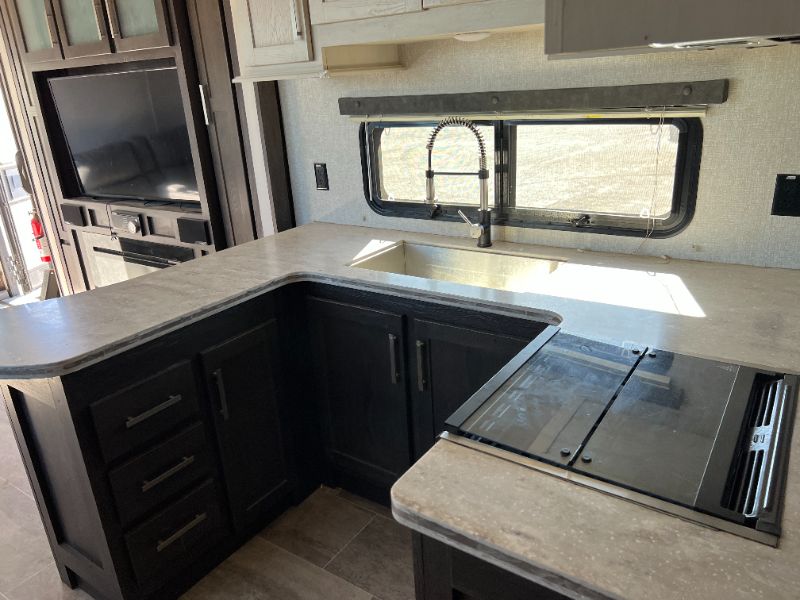 2019 Keystone Raptor 423 - Image 12