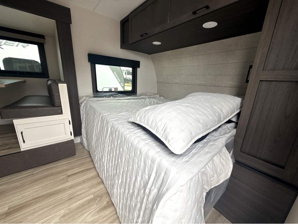 2026 VENTURE RV SPORTTREK STINGER 161VUD - Image 8