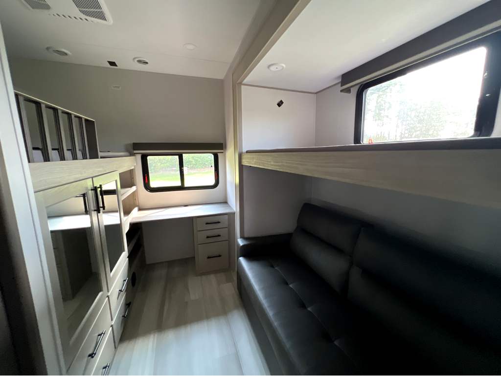 2026 GRAND DESIGN INFLUENCE 3704BH - Image 17