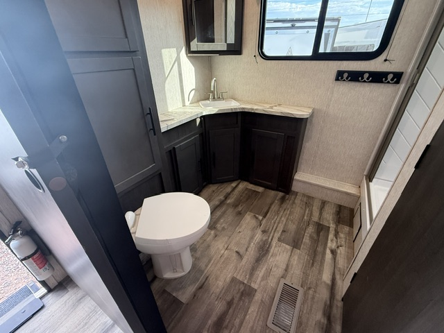 2022 CrossRoads Cruiser Aire CR27RBS - Image 10