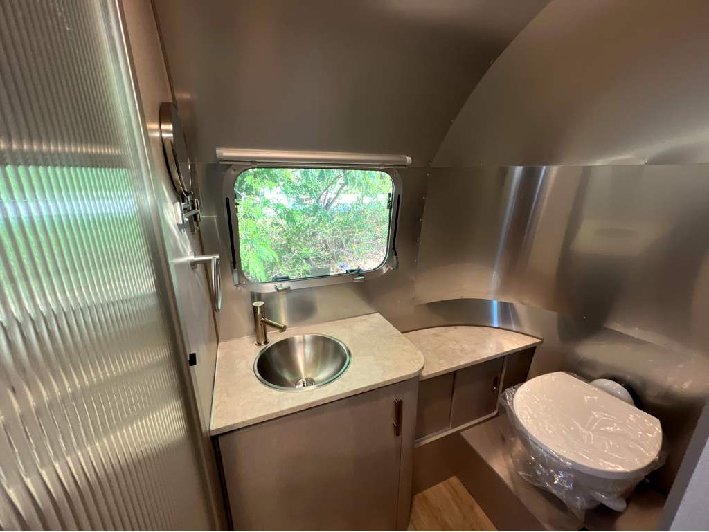 2027 AIRSTREAM CARAVEL 22FB - Image 16