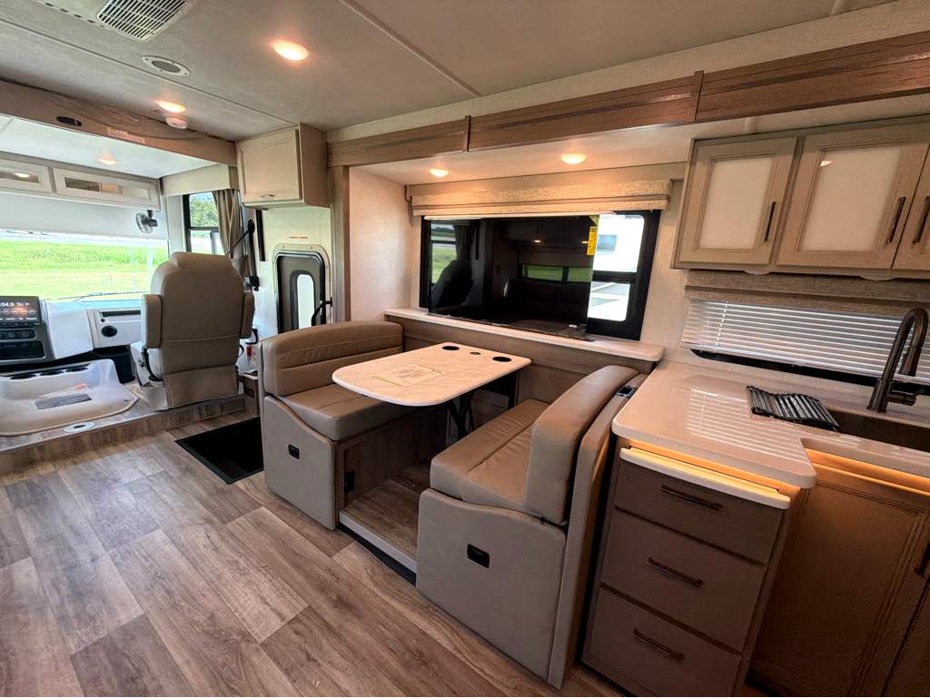 2027 THOR MOTOR COACH HURRICANE 36H - Image 24