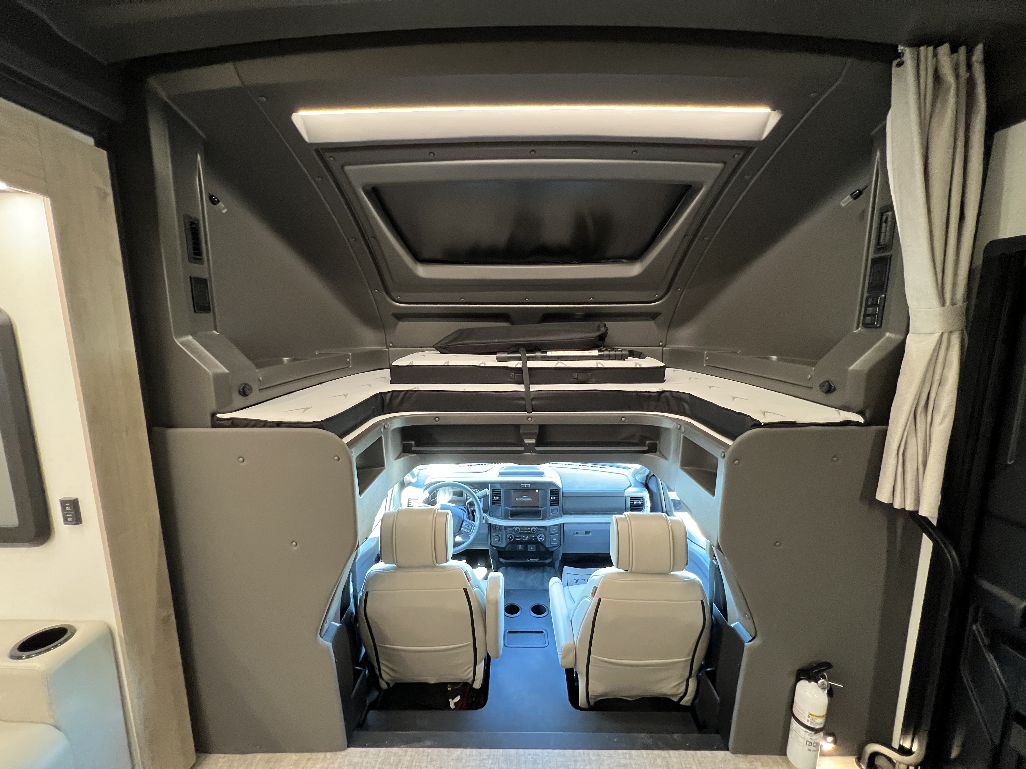 2027 Grand Design Lineage Series F 31ZW - Image 13