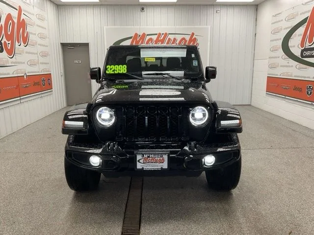 2022 Jeep Gladiator Crew Cab High Altitude 4WD - Image 2