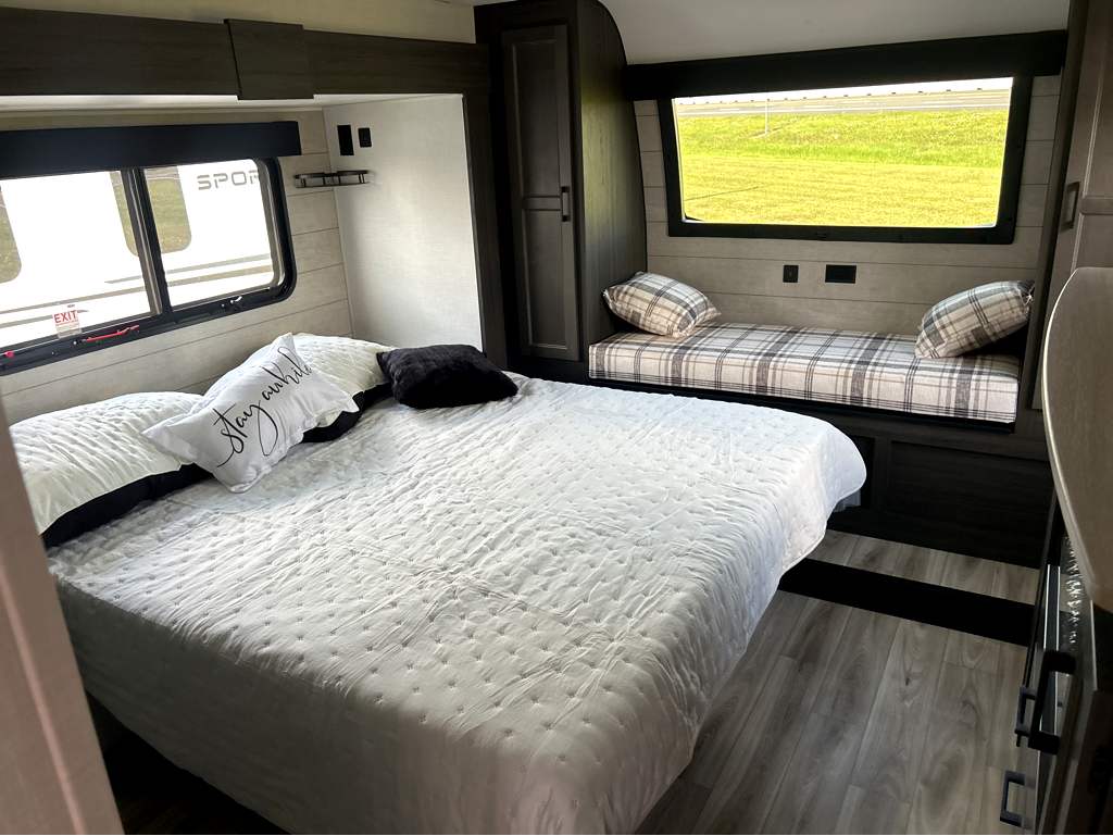 2026 VENTURE RV SPORTTREK 354VBH - Image 18