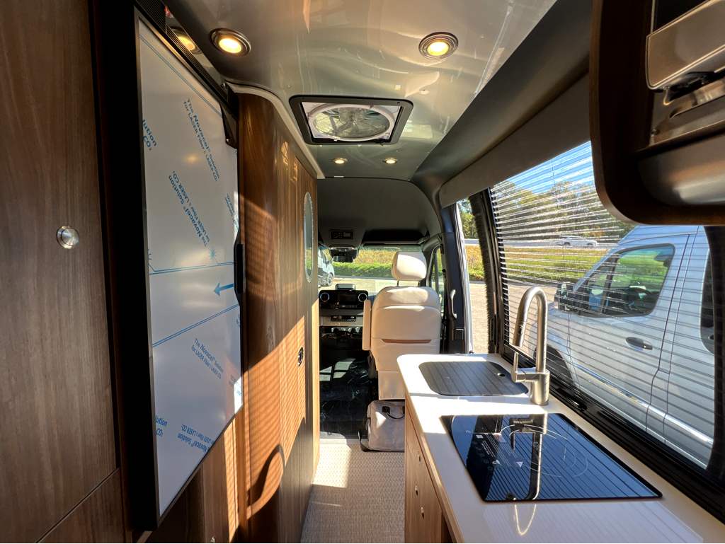 2026 Airstream Interstate 19 SE - Image 22