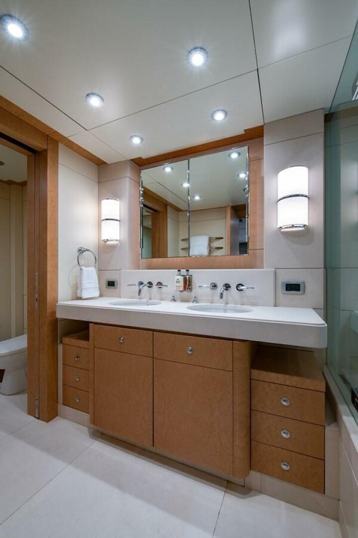 2004 Oceanfast - Image 34
