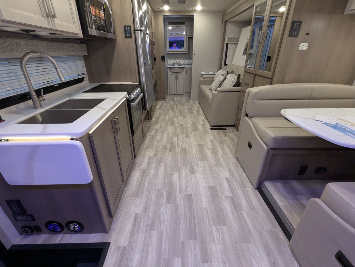 2026 Thor Motor Coach Omni Trail S29 - Image 14