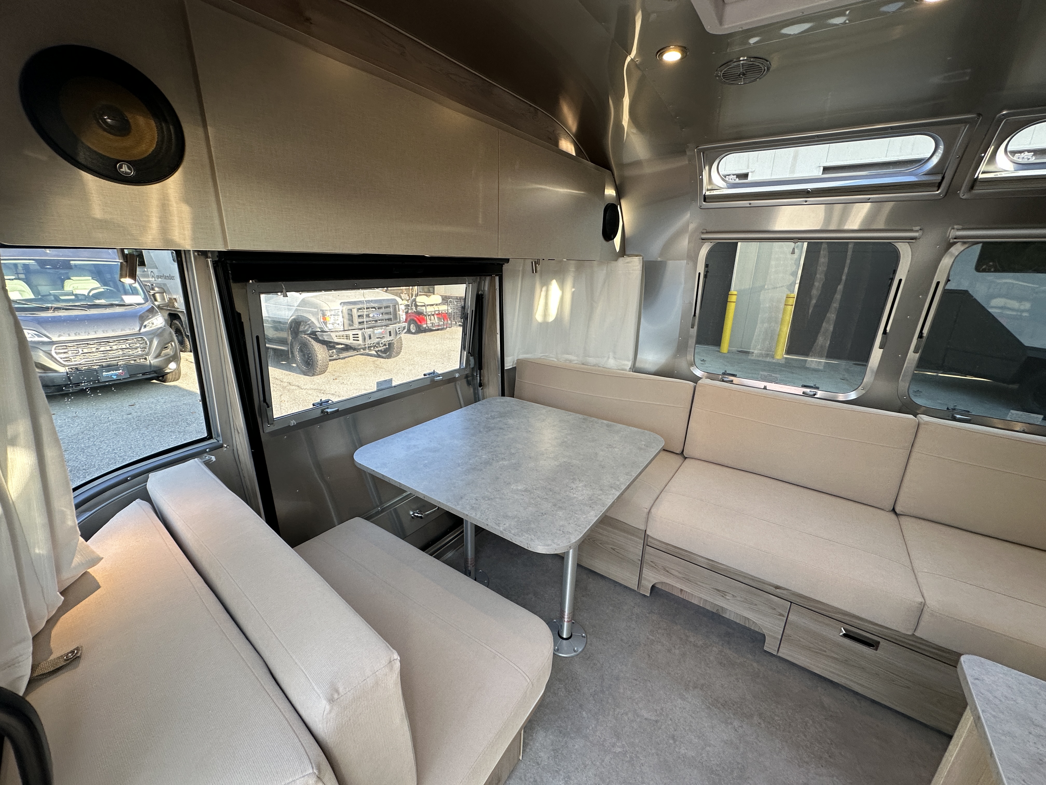 2027 Airstream Flying Cloud 27FB - Image 11