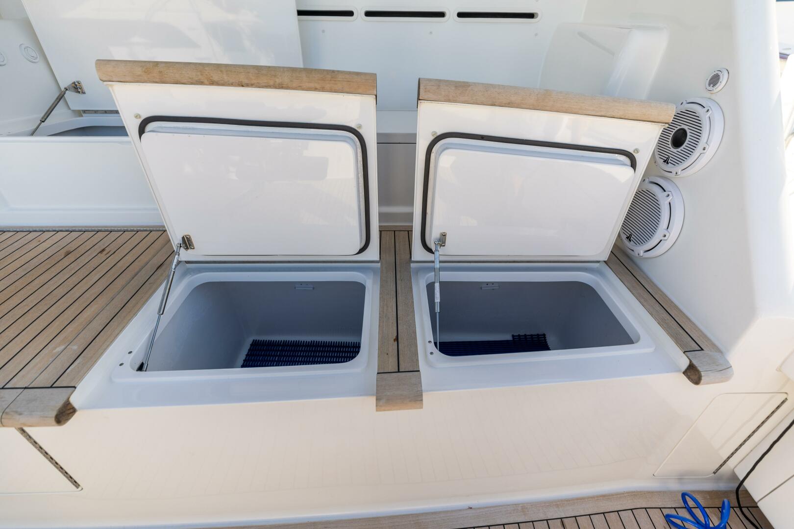 2013 Viking 76 Convertible - Image 75