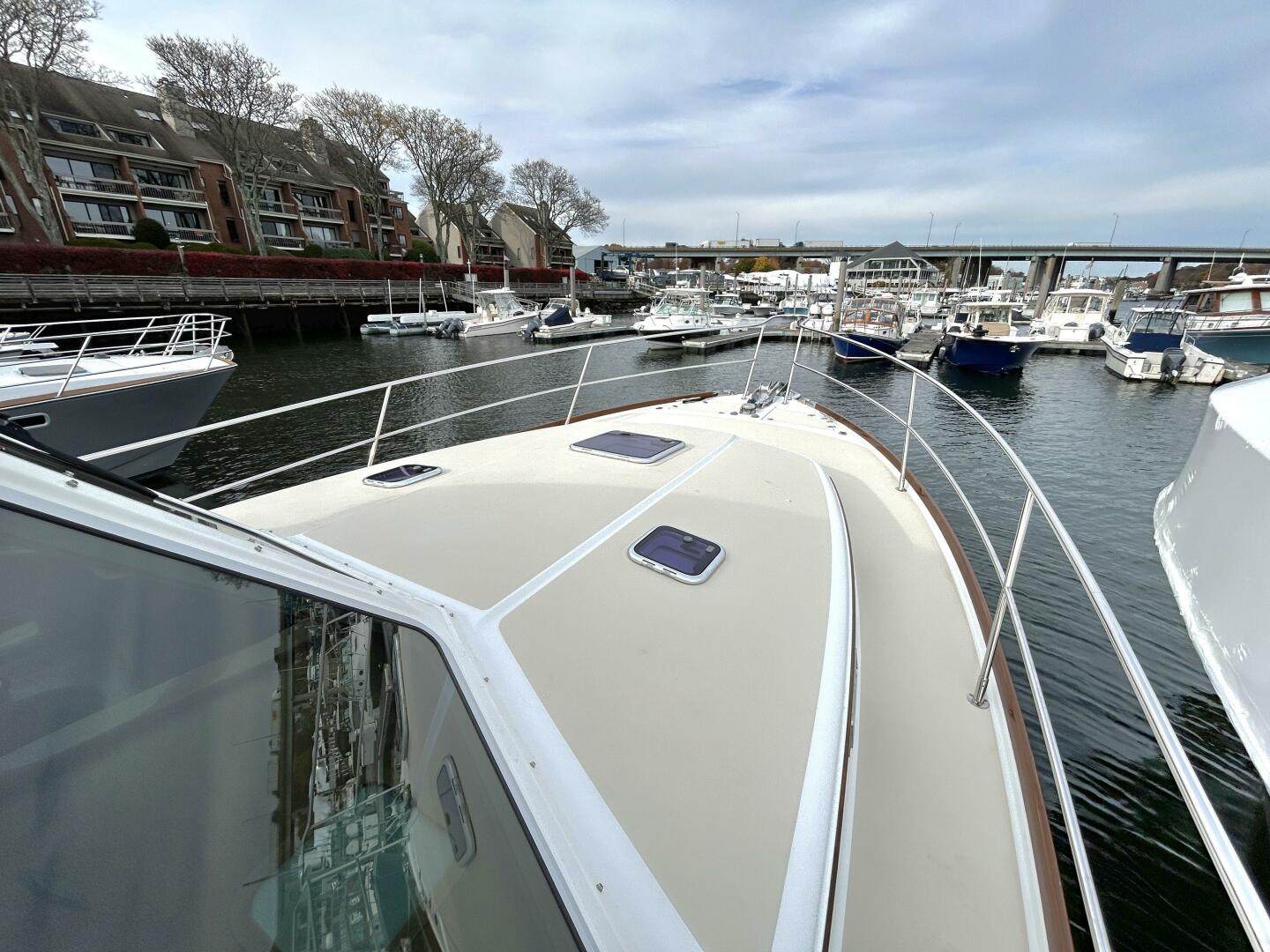 2017 Sabre 42 Salon Express - Image 5