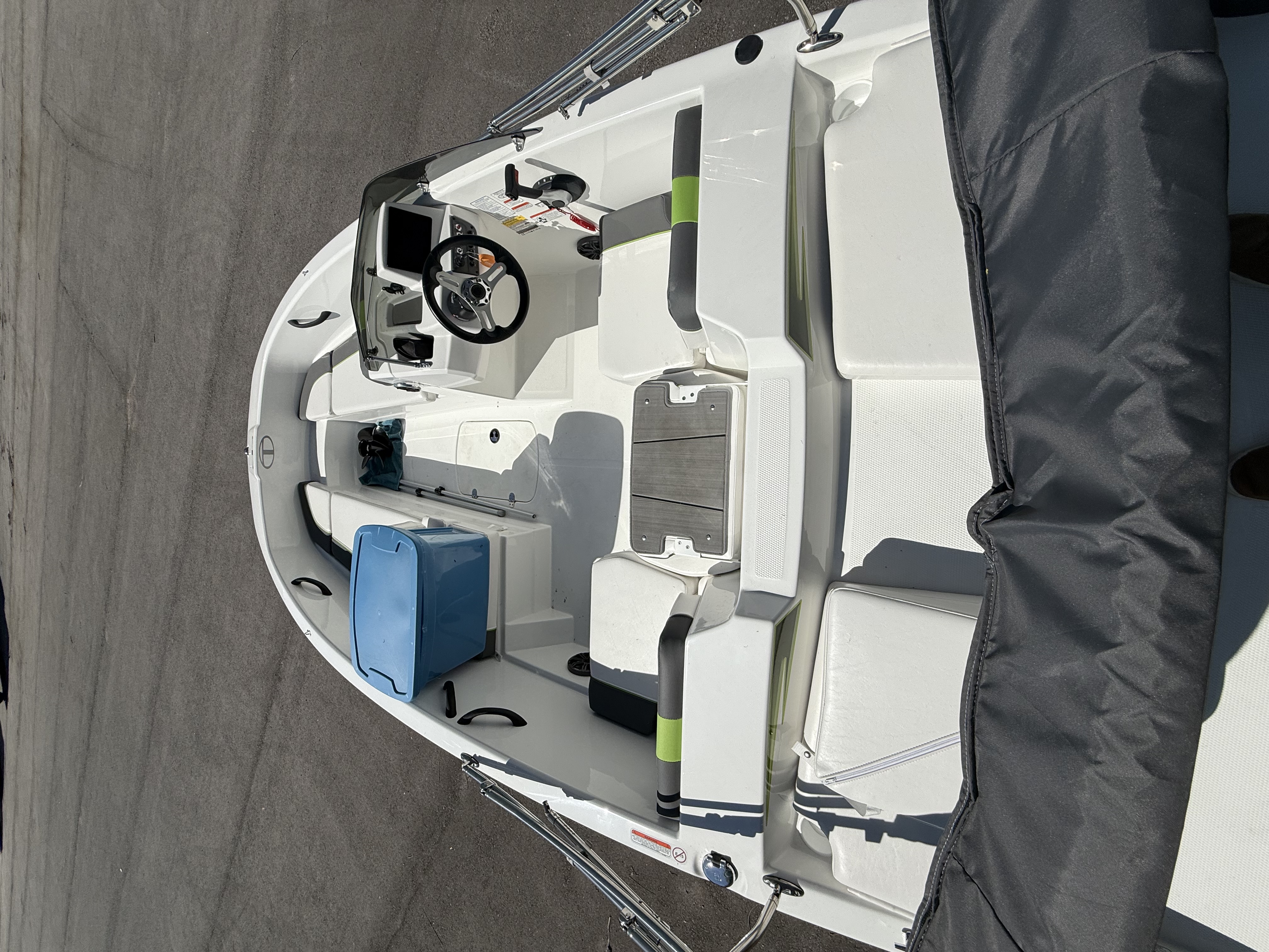 2024 TRACKER 2024 T16 - Image 4