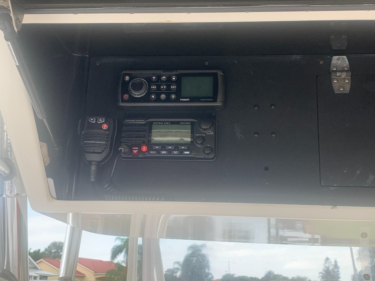 2001 Venture 34 Center Console - Image 9