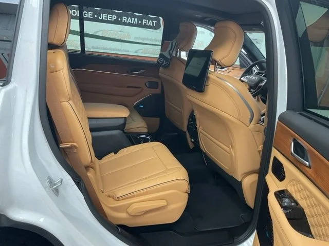 2025 Jeep Grand-Cherokee-L Laredo Altitude 4x4 - Image 26