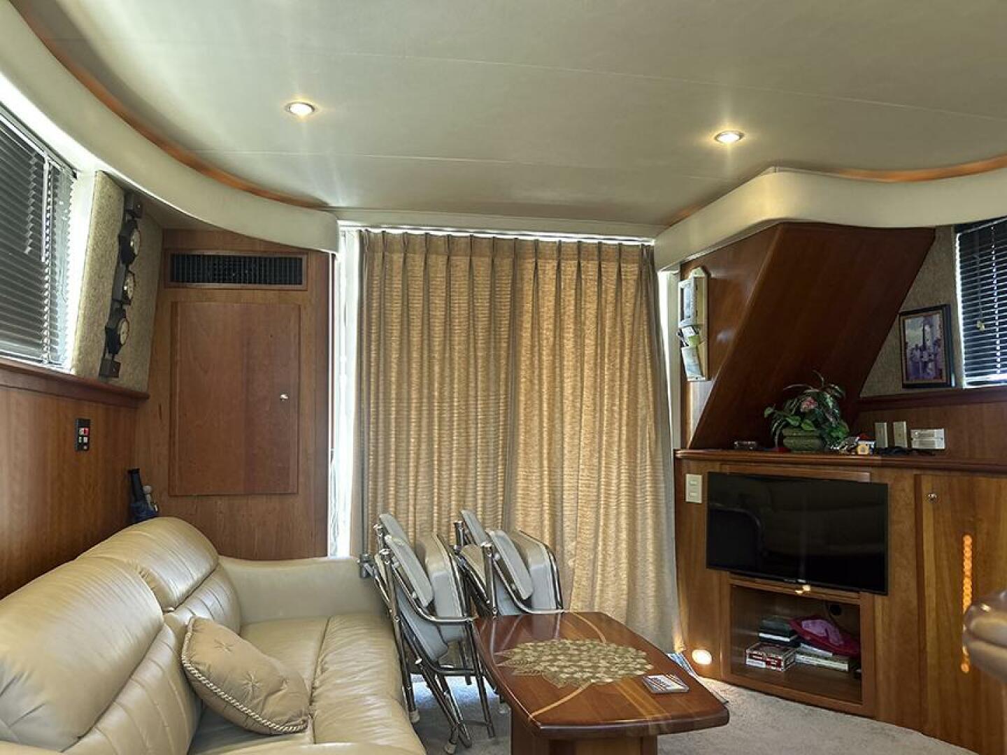 2002 Silverton 42 Convertible - Image 22