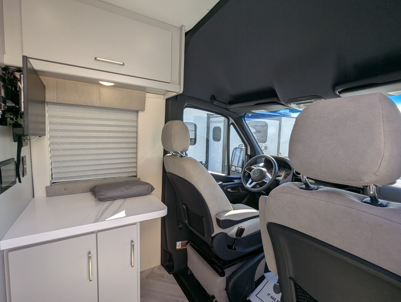 2025 Coachmen Galleria Li3 24A - Image 11