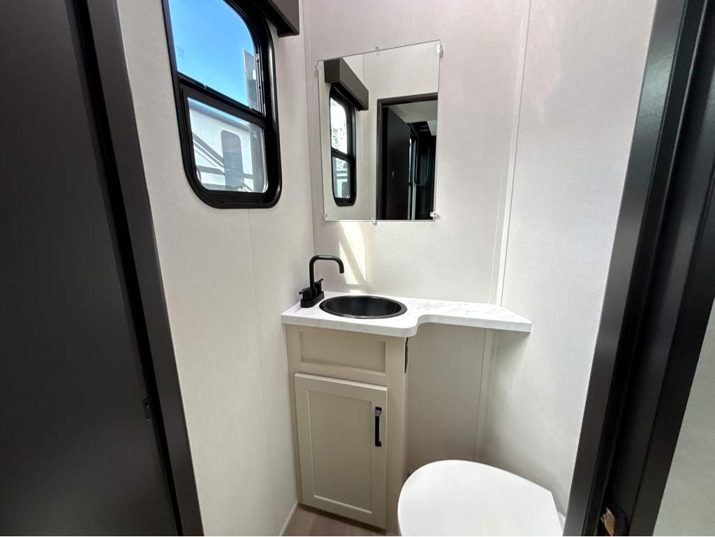 2026 GRAND DESIGN MOMENTUM 320G - Image 20