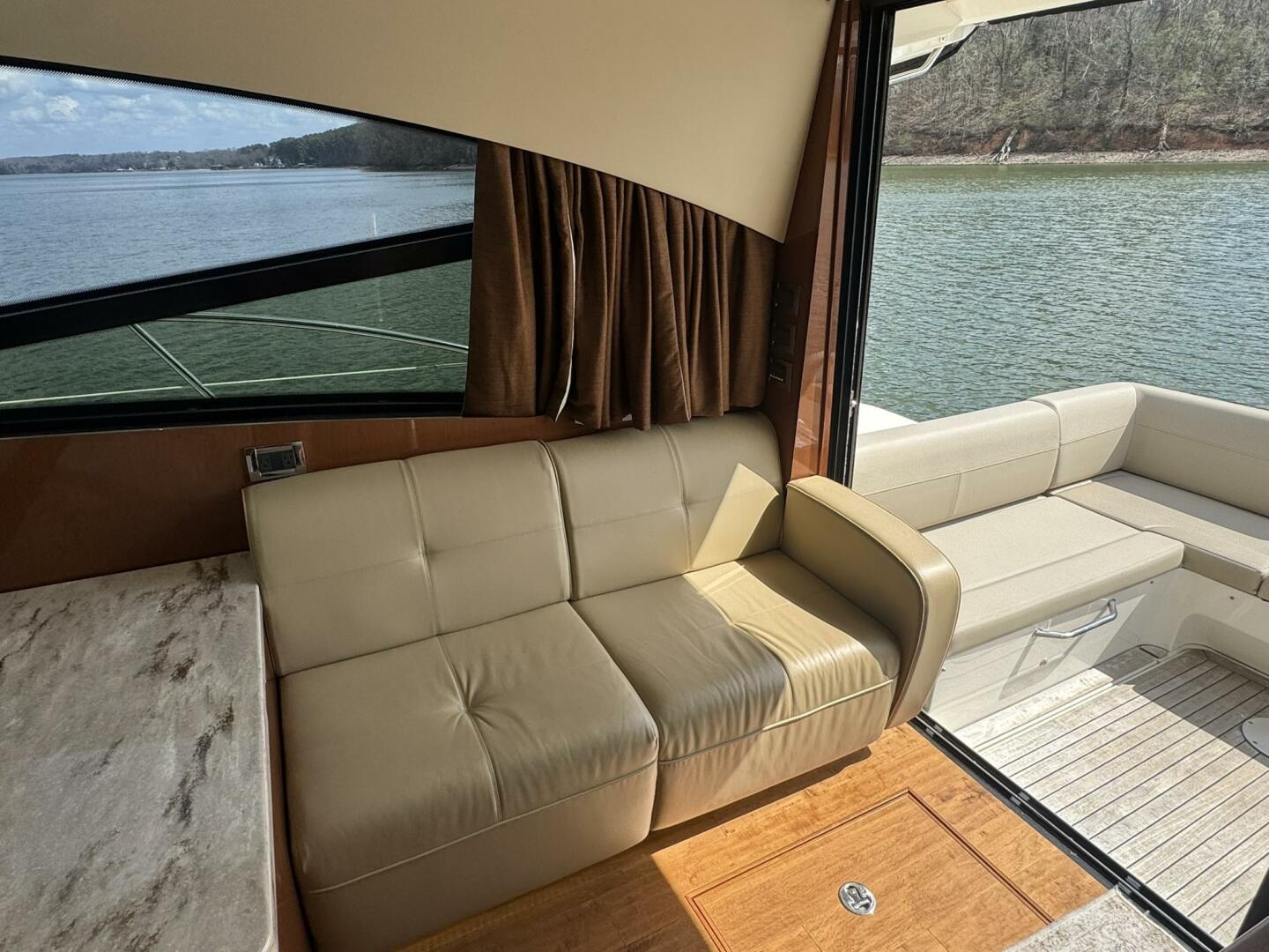 2015 Sea Ray - Image 9