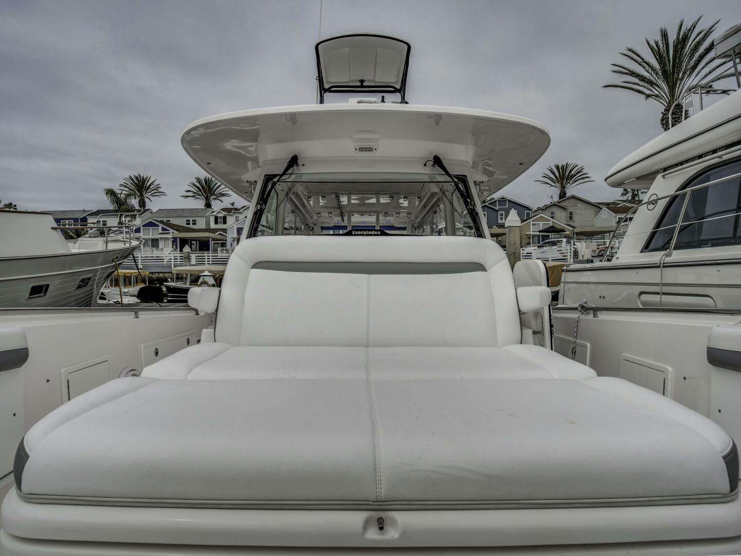 2015 Everglades 435 Center Console - Image 17