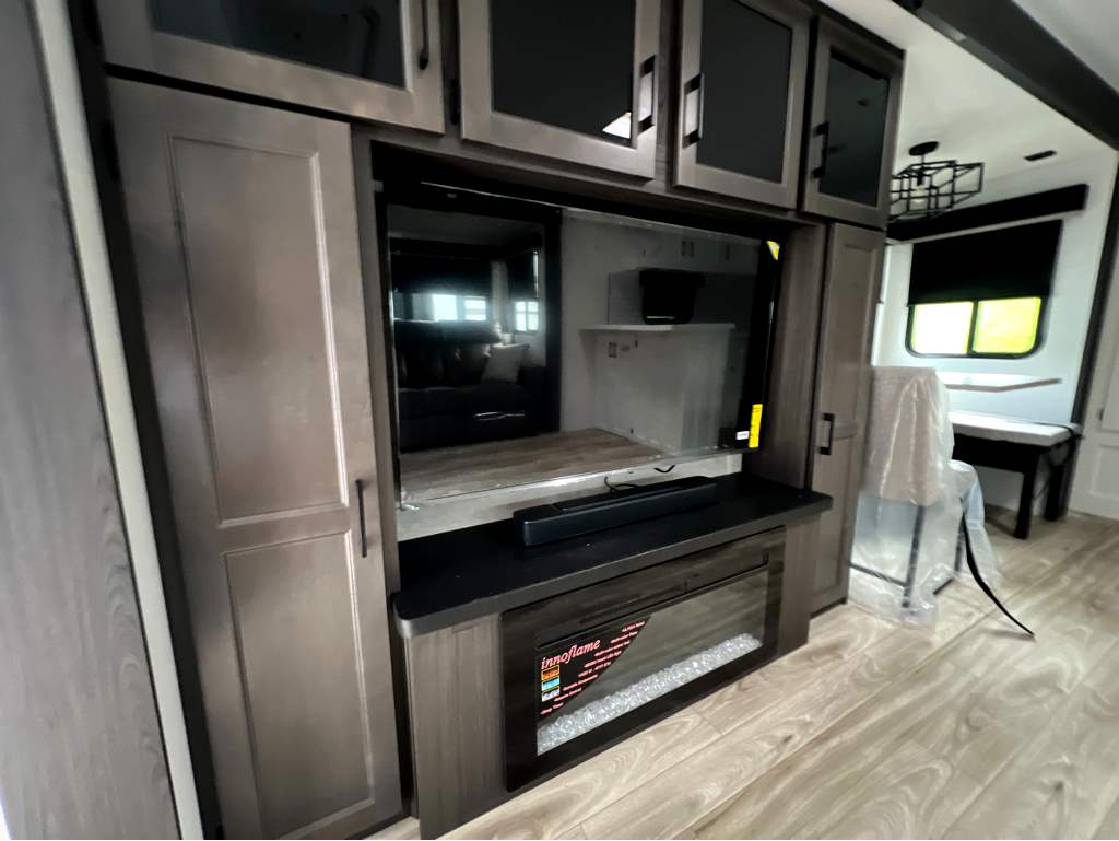 2027 VENTURE RV SPORTTREK 336VRK - Image 9