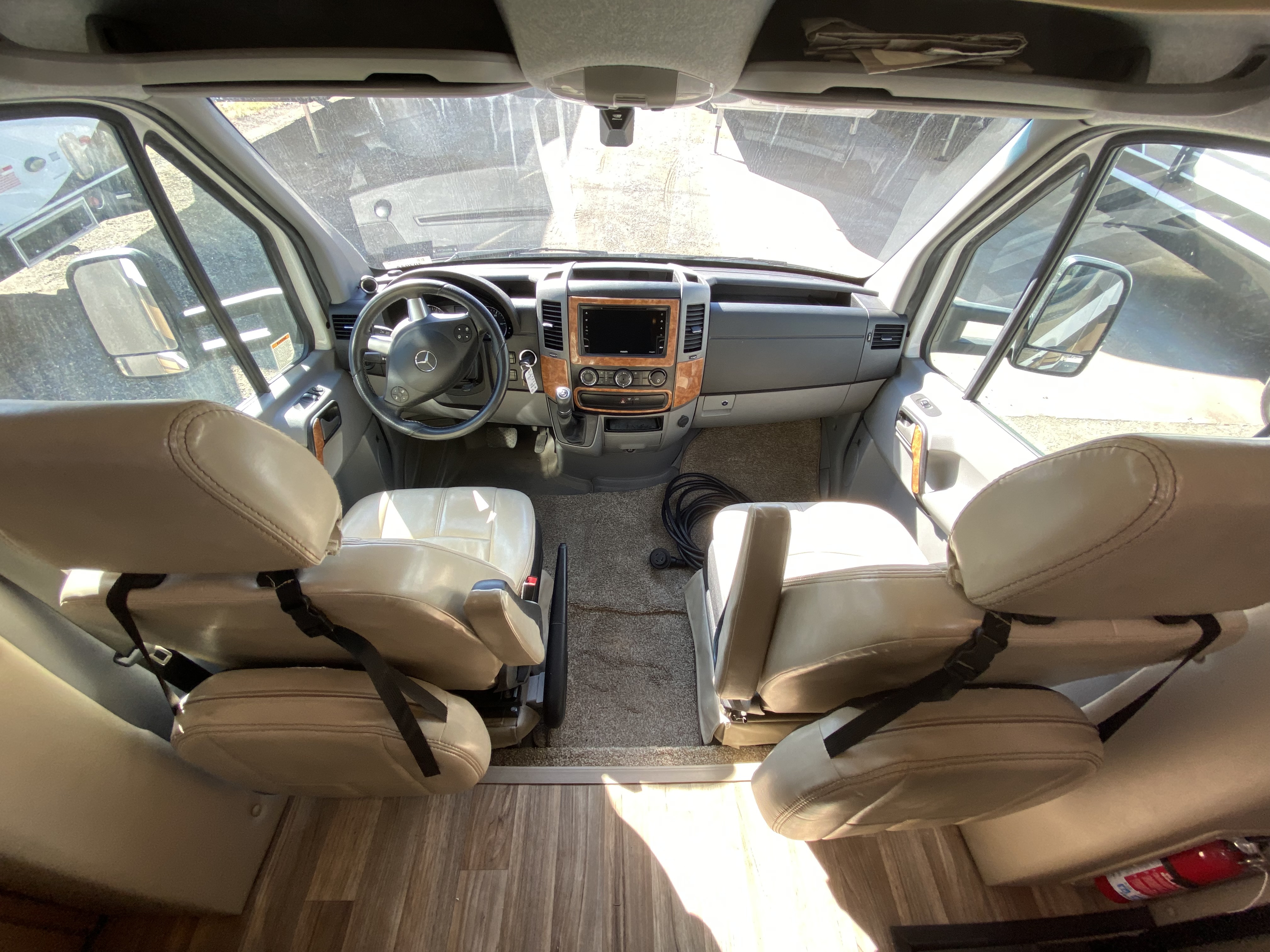 2019 THOR MOTOR COACH SYNERGY SS24 - Image 8