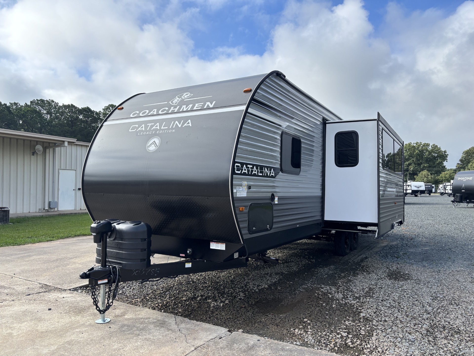2027 Coachmen Catalina Legacy Edition 273DBHCK - Image 4