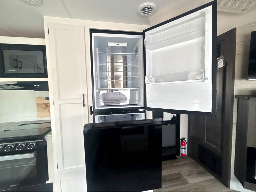 2026 VENTURE RV SPORTTREK 251VFK - Image 23