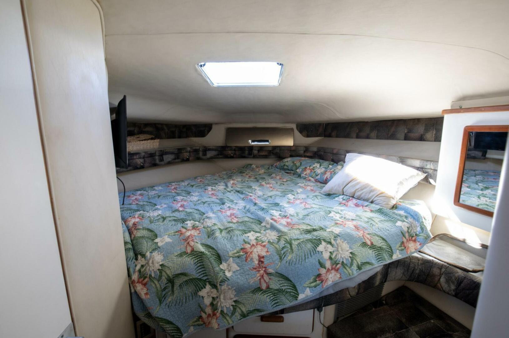 1990 Sea Ray 420 Sundancer - Image 29