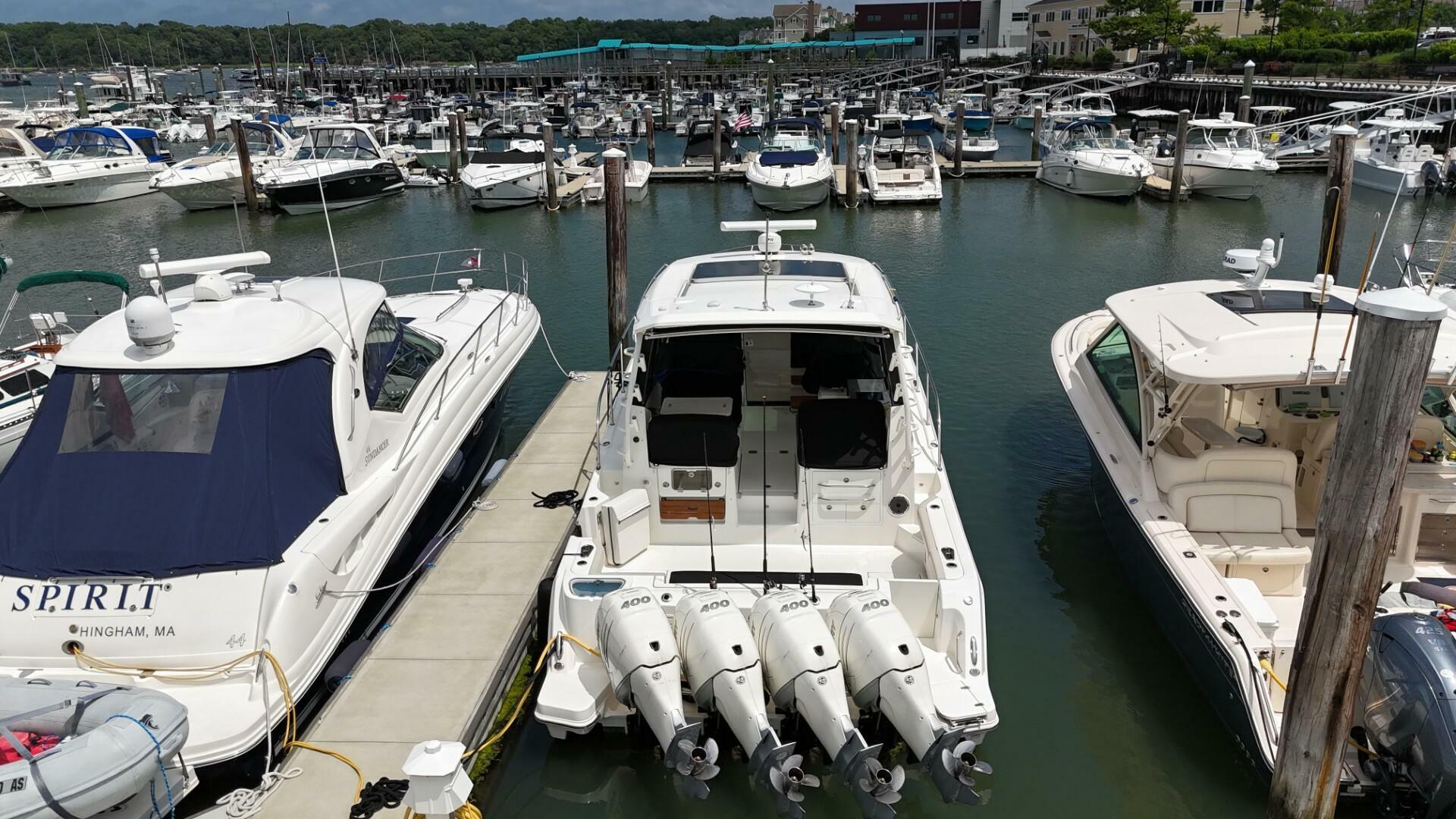 2021 Boston Whaler 405 Conquest - Image 22