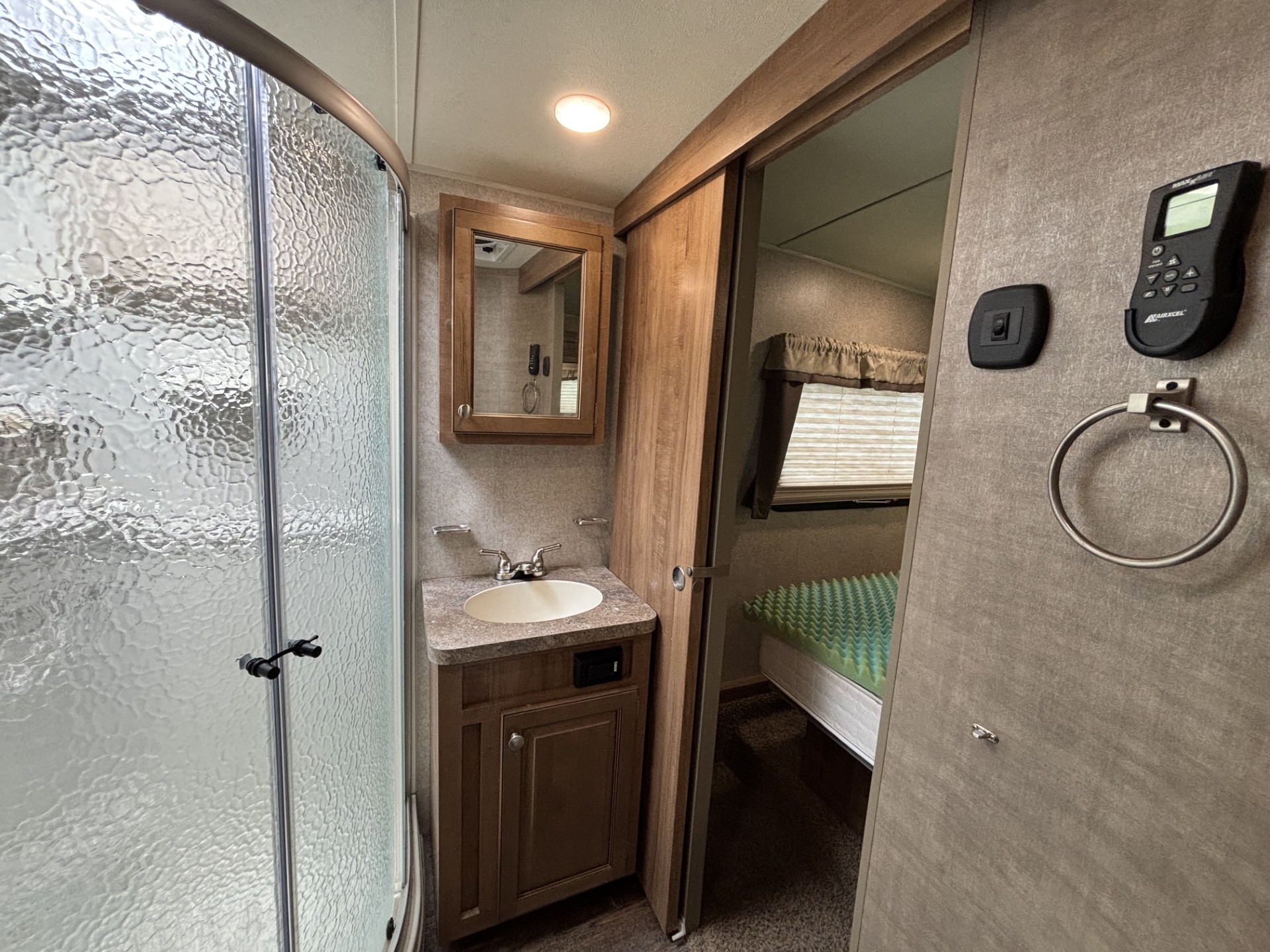 2018 Forest River Rockwood Ultra Lite 2650WS - Image 18