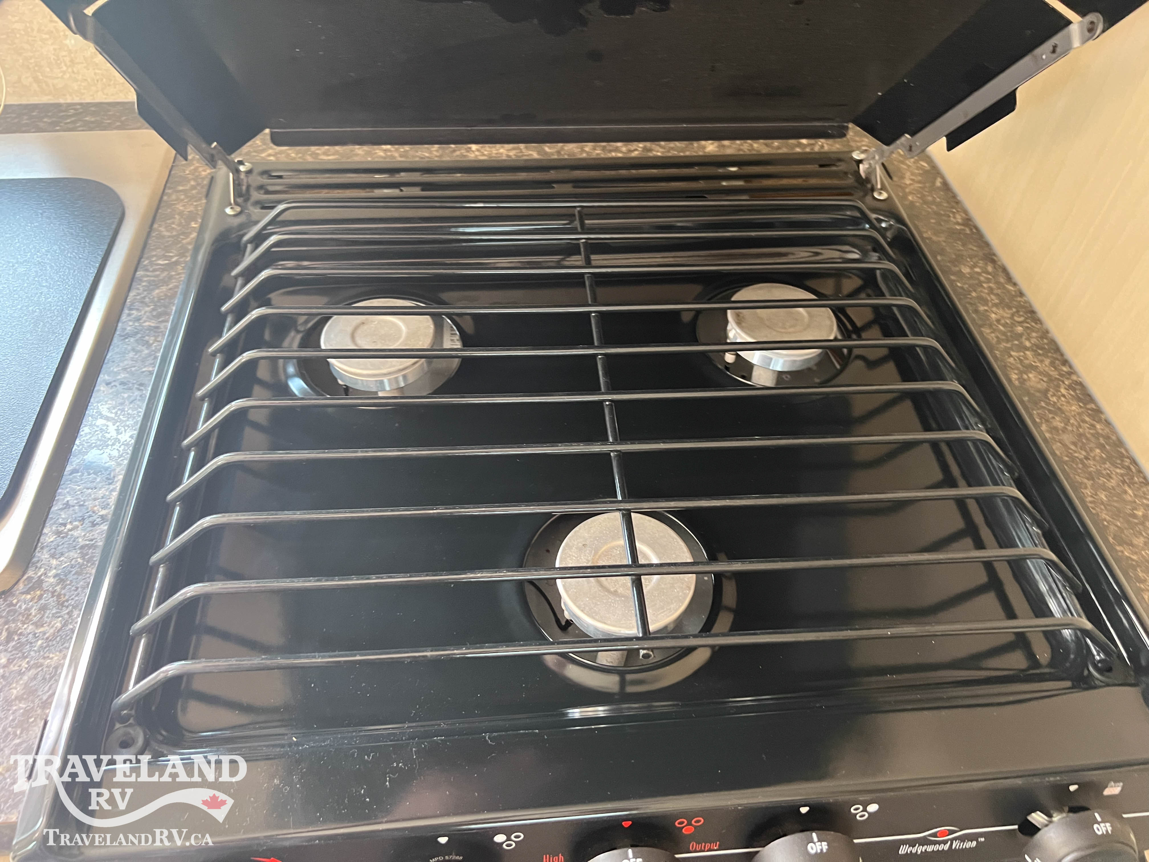 2016 Winnebago Micro Minnie 2106DS - Image 19