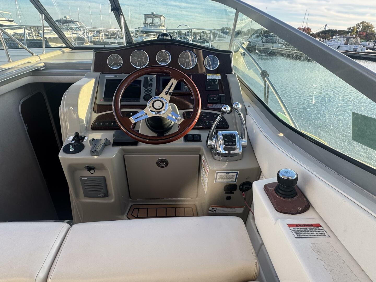 2011 Sea Ray 330 Sundancer - Image 16