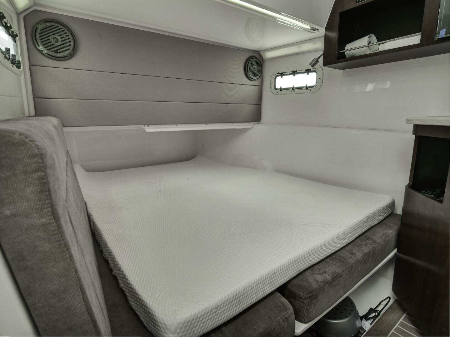 2015 Everglades 435 Center Console - Image 15