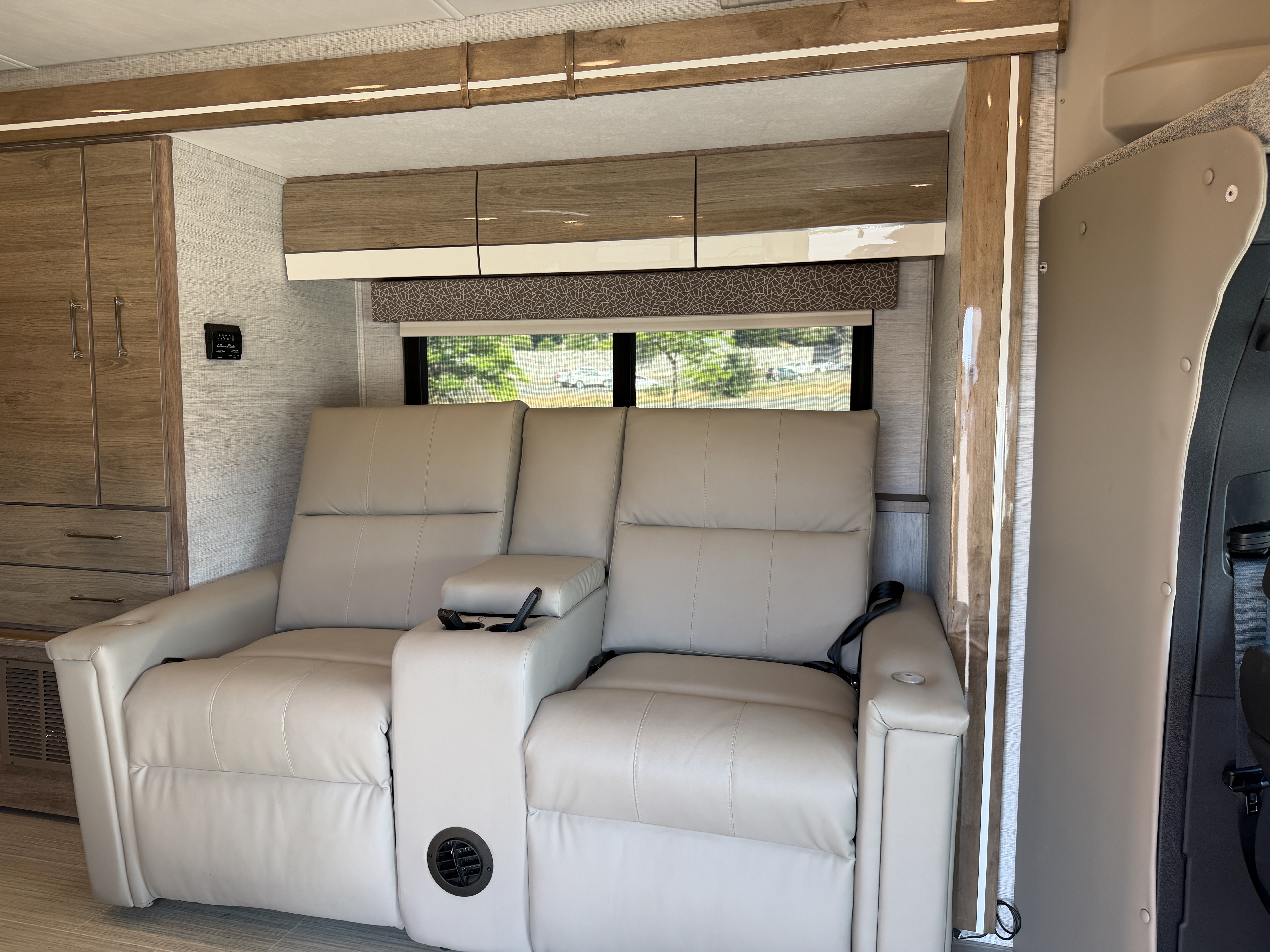 2021 Jayco Melbourne Prestige 24LP - Image 8