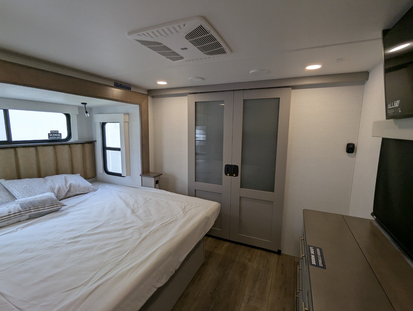 2025 Alliance RV Paradigm 375RD - Image 9