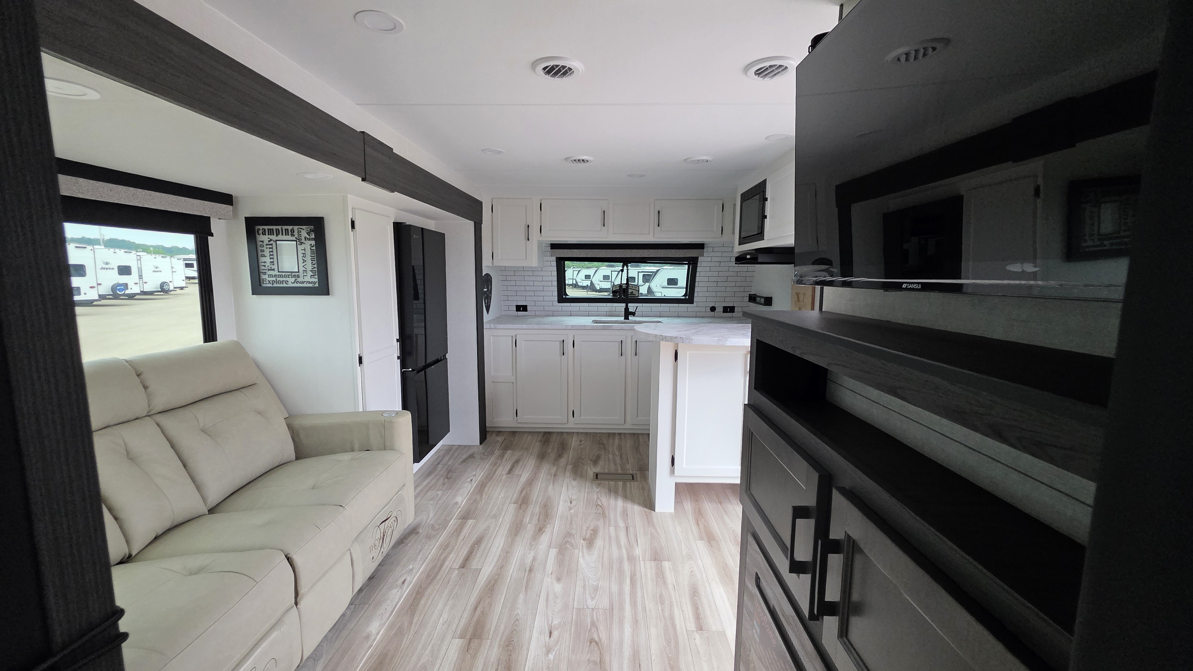 2027 VENTURE RV STRATUS 262VFK - Image 8