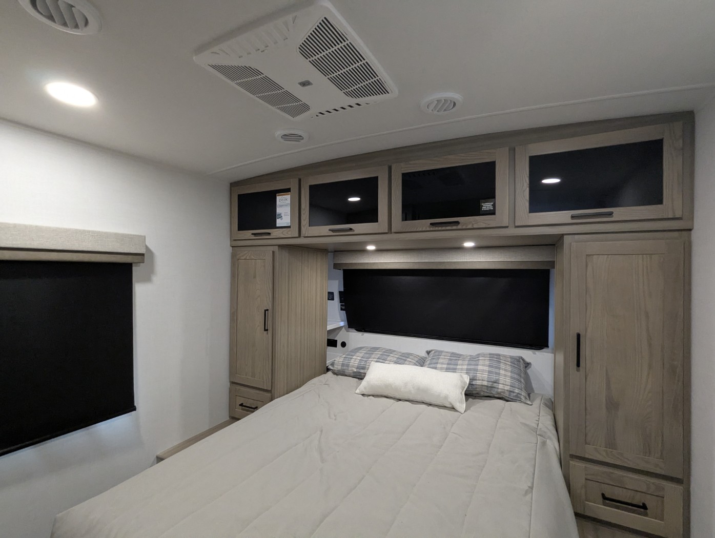 2027 Forest River Rockwood Ultra Lite 2916RL - Image 14