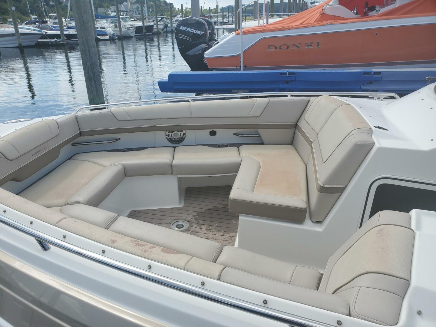 2015 Formula 330 Crossover Bowrider - Image 12