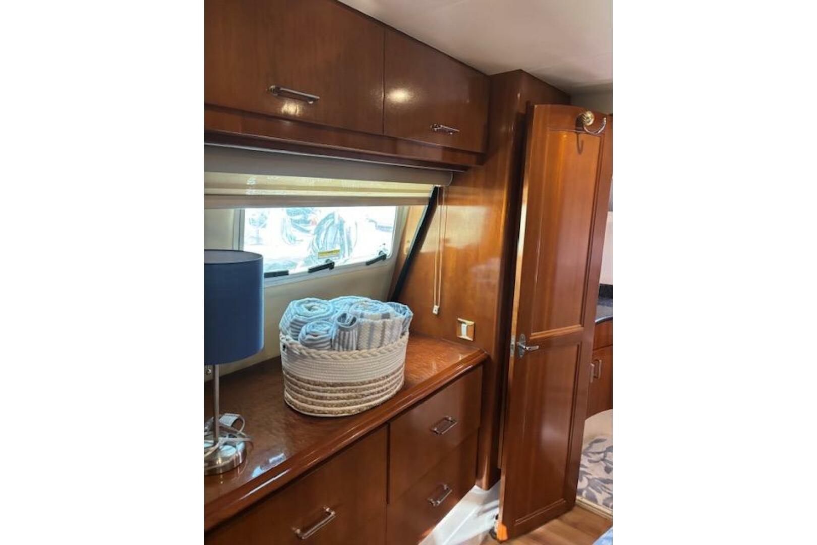 2004 Carver 466 Motor Yacht - Image 44