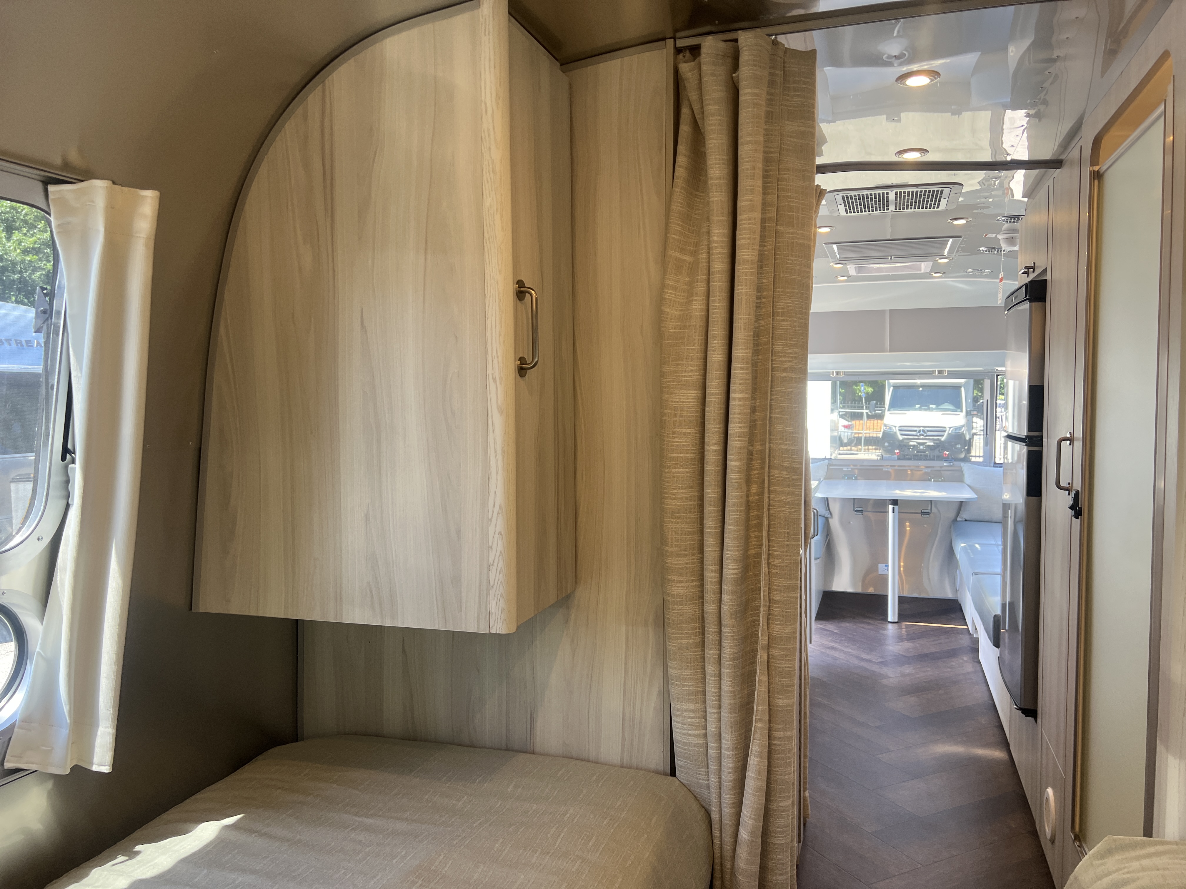 2026 Airstream International 25FB - Image 14