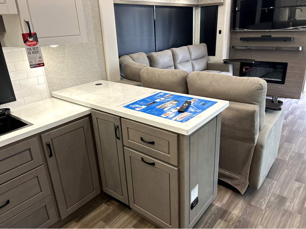 2025 JAYCO NORTH POINT 365RKTS - Image 16