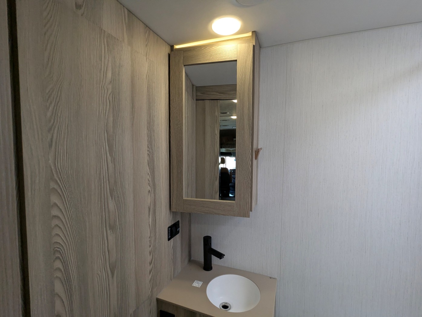 2027 Winnebago View 24D - Image 28