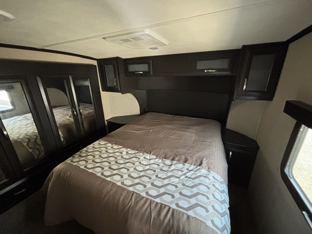 2018 Dutchmen Voltage Triton 3551 - Image 42
