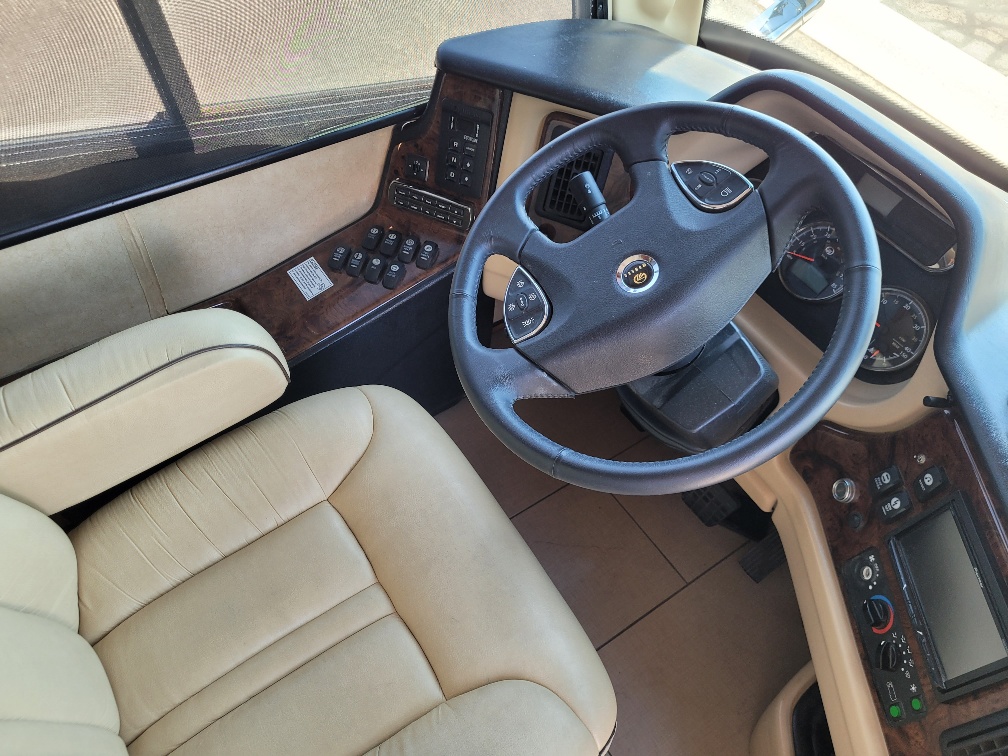 2012 Monaco RV Knight 40PDQ - Image 5