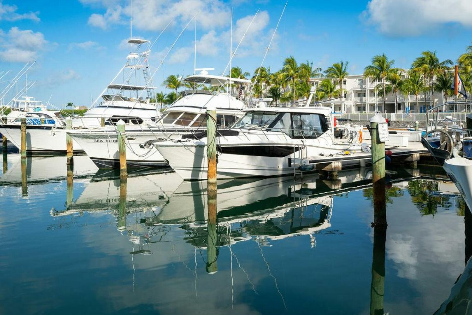 2023 Boston Whaler 405 Conquest - Image 15