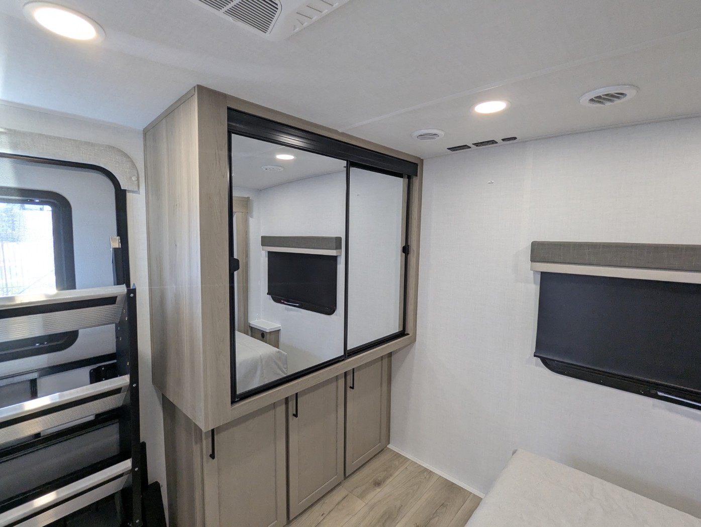 2026 Forest River Rockwood Ultra Lite 2608BS - Image 19