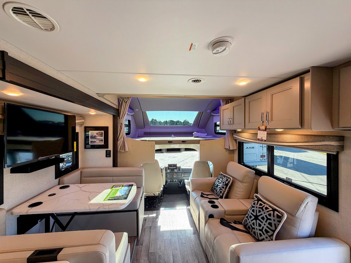 2026 THOR MOTOR COACH PASADENA 34XG - Image 10