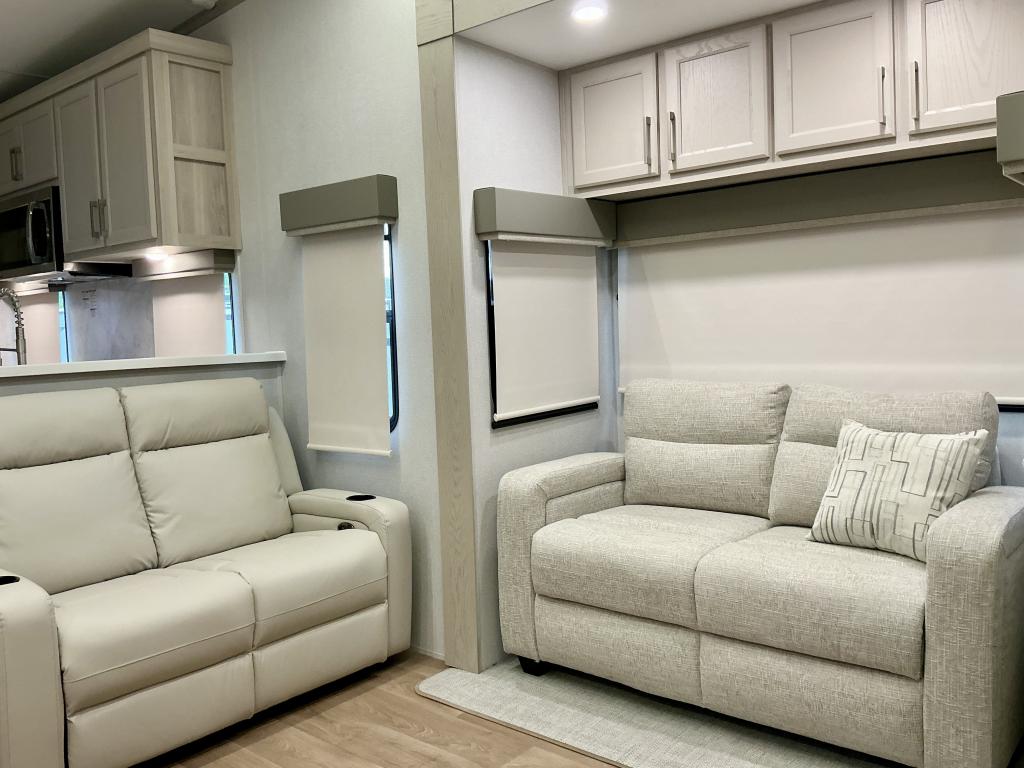2026 PALOMINO 384RKH - Image 15